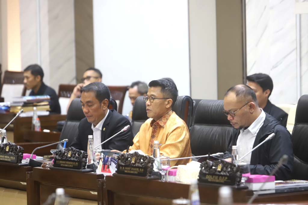 Dicky Kartikoyono mengikuti fit and proper test Calon Deputi Gubernur BI (Ashar/SinPo.id)