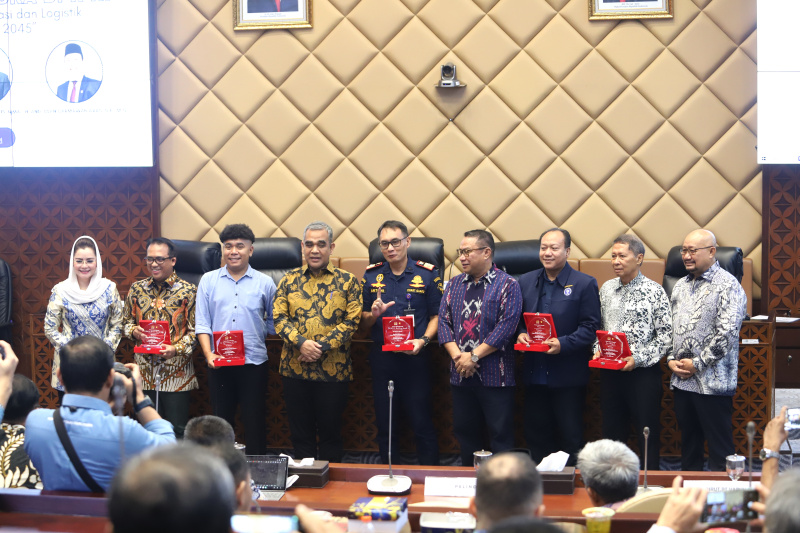 Fraksi Partai Gerindra DPR RI menggelar seminar nasional strategi pengembangan transportasi dan logistik menjemput Indonesia Emas 2045 (Ashar/SinPo.id)