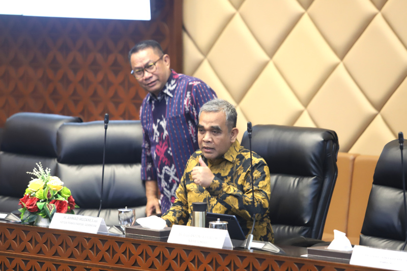 Fraksi Partai Gerindra DPR RI menggelar seminar nasional strategi pengembangan transportasi dan logistik menjemput Indonesia Emas 2045 (Ashar/SinPo.id)