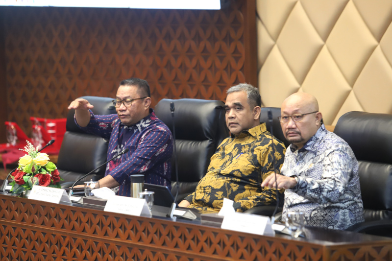 Fraksi Partai Gerindra DPR RI menggelar seminar nasional strategi pengembangan transportasi dan logistik menjemput Indonesia Emas 2045 (Ashar/SinPo.id)