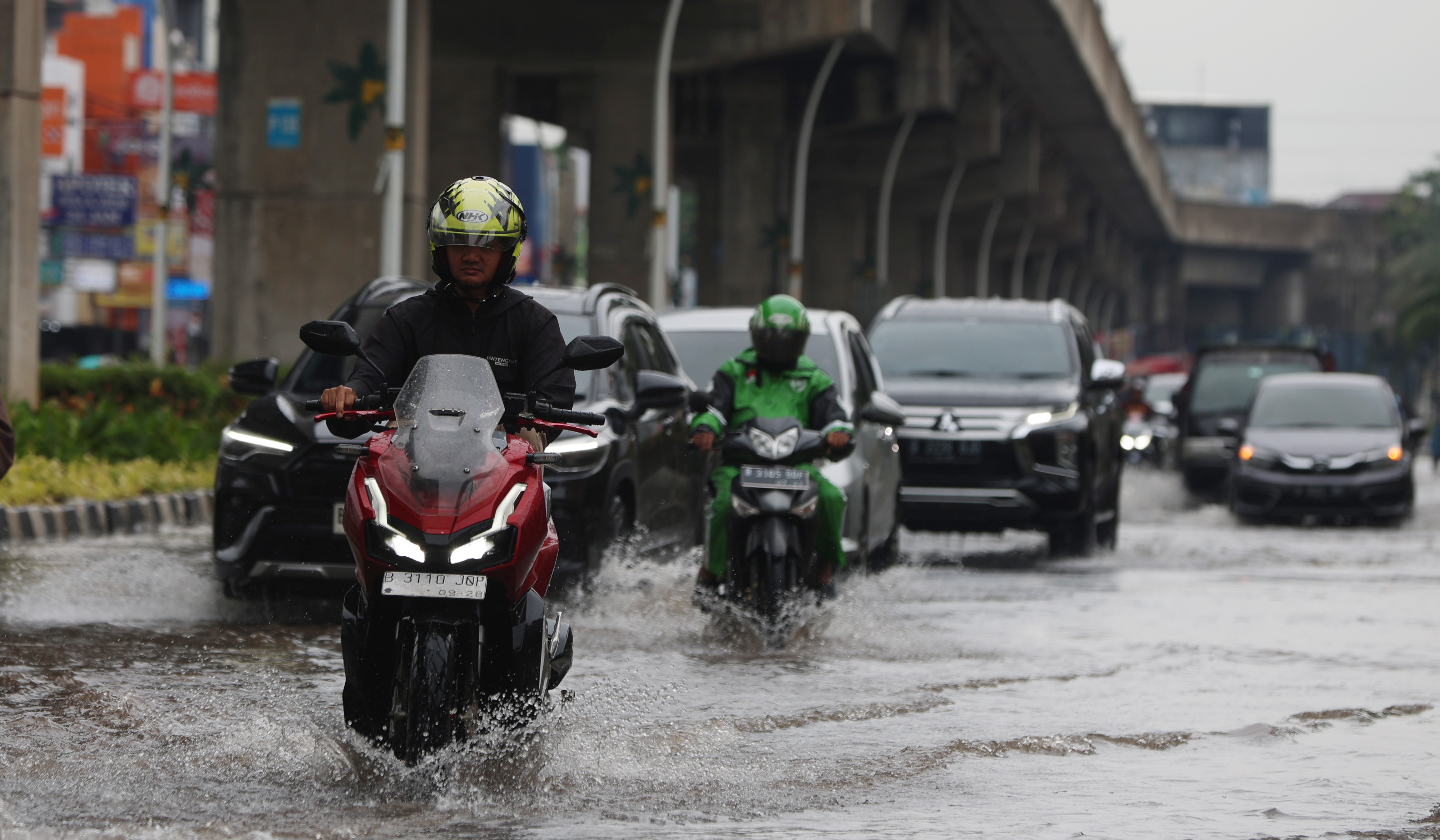 Banjir Kelapa Gading. (Agus Priatna/SinPo.id)