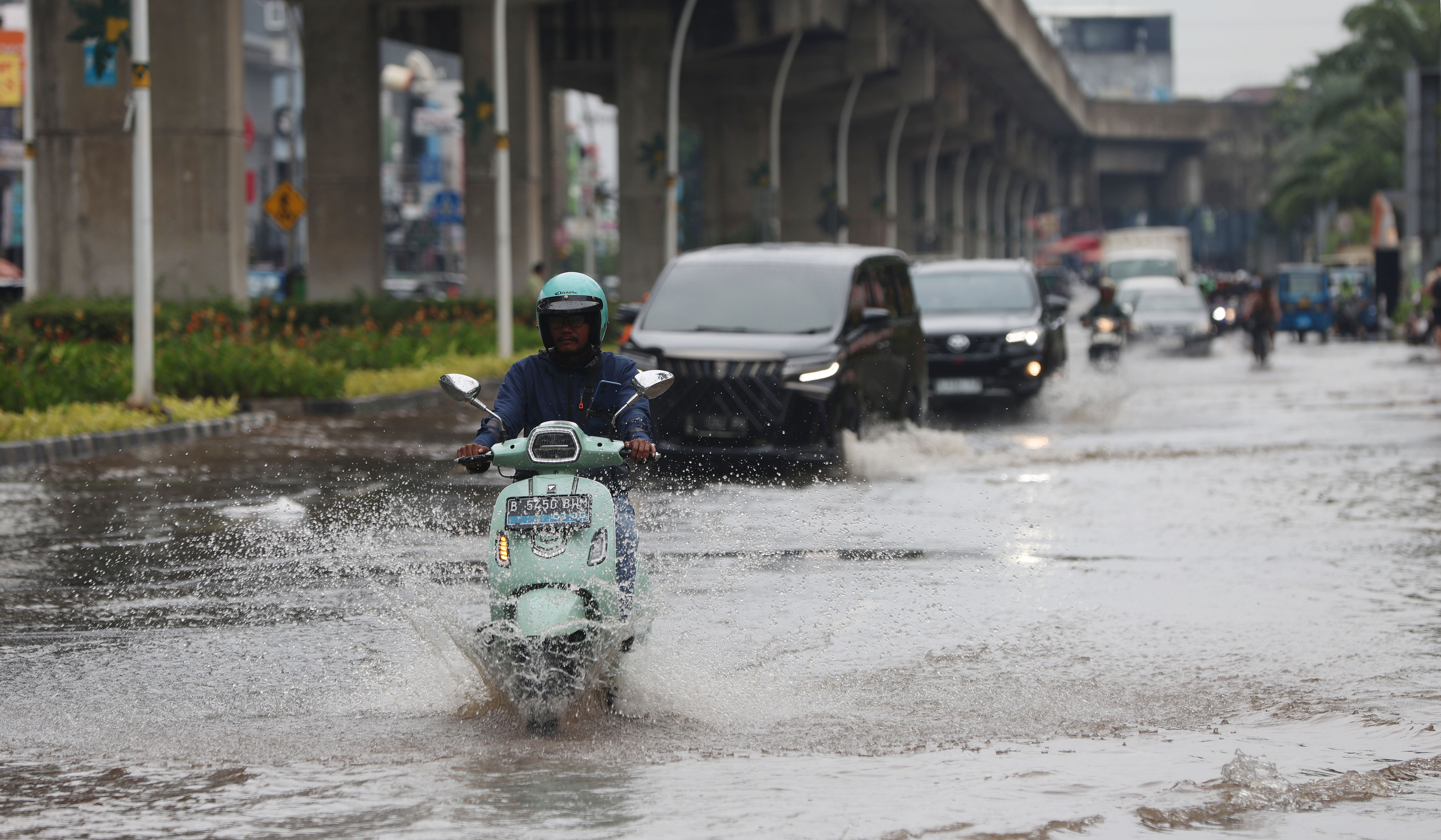 Banjir Kelapa Gading. (Agus Priatna/SinPo.id)