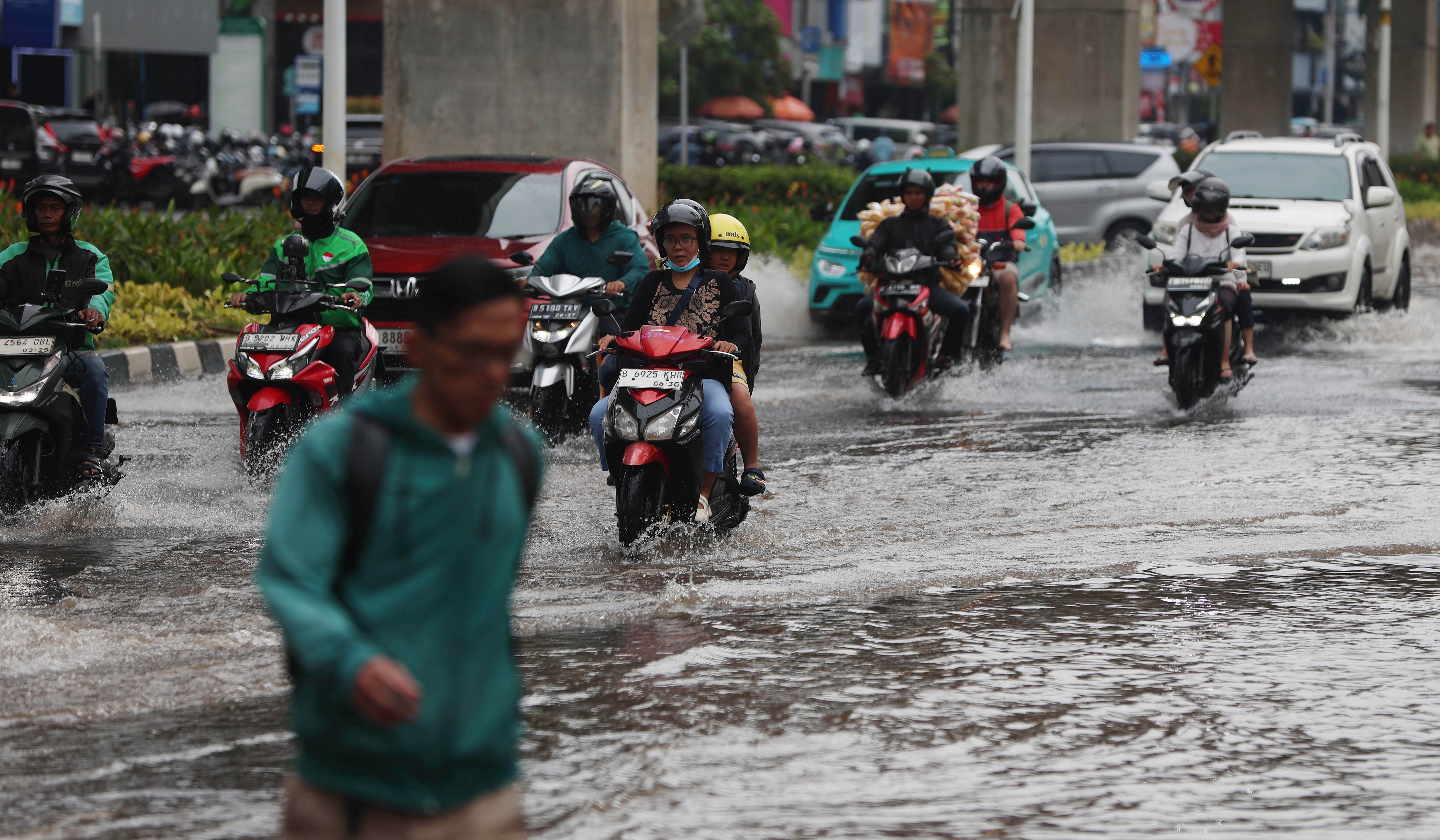 Banjir Kelapa Gading. (Agus Priatna/SinPo.id)