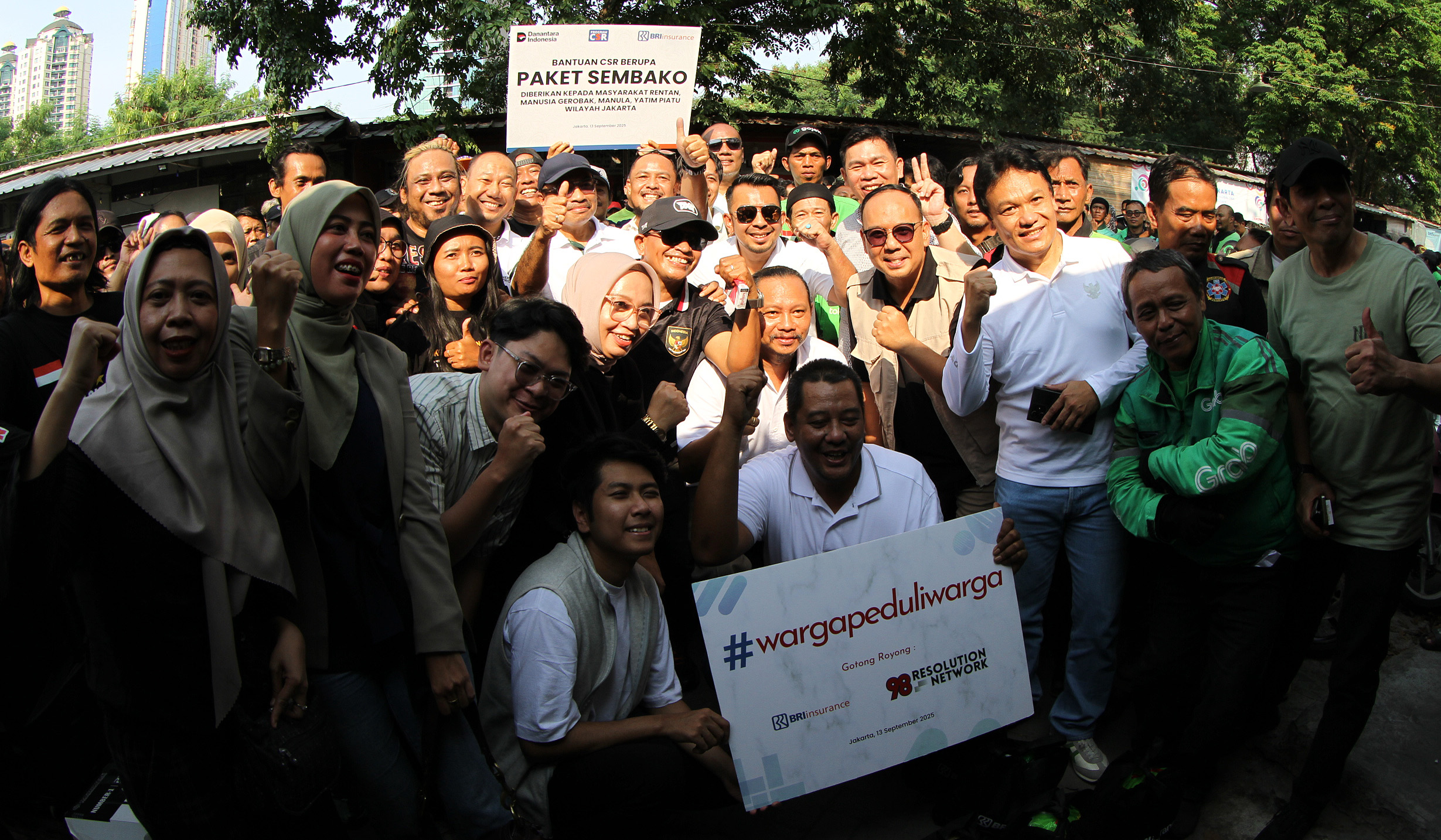 Paket sembako untuk ojol. (Agus Priatna/SinPo.id)