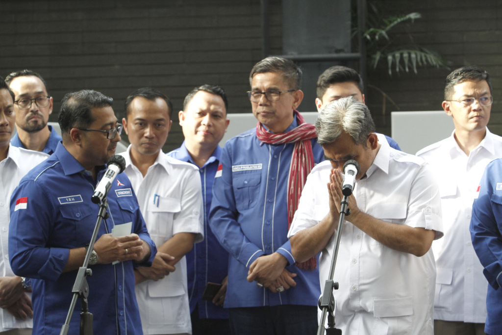 Sekjen Gerindra Ahmad Muzani didampingi petinggi partai Gerindra berkunjung silahturahmi ke Kantor DPP Partai Demokrat (Ashar/SinPo.id)