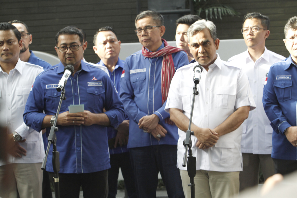 Sekjen Gerindra Ahmad Muzani didampingi petinggi partai Gerindra berkunjung silahturahmi ke Kantor DPP Partai Demokrat (Ashar/SinPo.id)