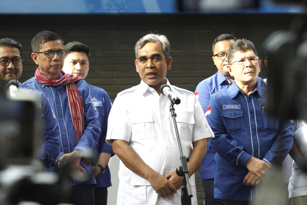 Sekjen Gerindra Ahmad Muzani didampingi petinggi partai Gerindra berkunjung silahturahmi ke Kantor DPP Partai Demokrat (Ashar/SinPo.id)