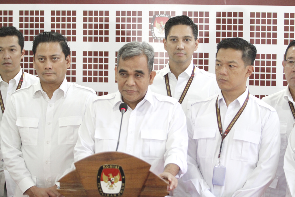 Partai Gerindra mendaftarkan kadernya 580 kursi untuk Bacaleg DPR RI (Ashar/SinPo.id)