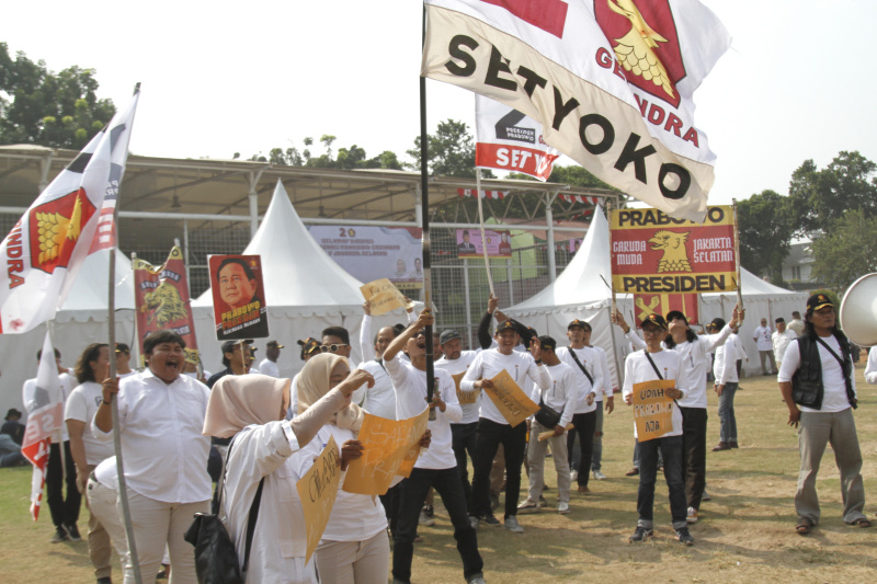 Partai Gerindra gelar Konsolidasi Akbar Kader Jakarta Selatan di lapangan bola Blok S (Ashar/SinPo.id)