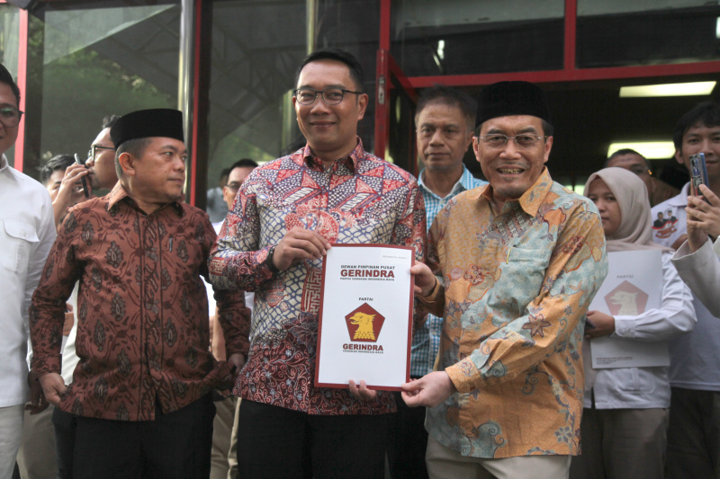 Partai Gerindra serahkan surat rekomendasi calon kepala daerah (Ashar/SinPo.id)