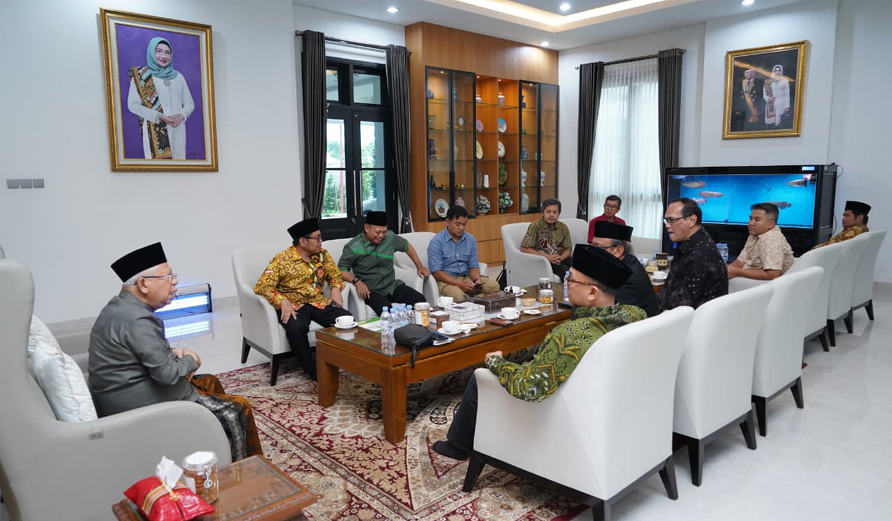KH Ma'ruf Amin, menerima pengurus Forum Jurnalis Wakaf dan Zakat Indonesia. (Agus Priatna/SinPo.id)