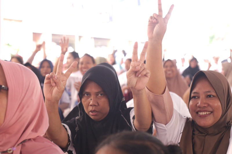 Cawapres Nomor Urut 2 Gibran Rakabuming Raka kampanye menghadiri buruh pelabuhan Deklarasi di Rusun Clincing (Ashar/SinPo.id)