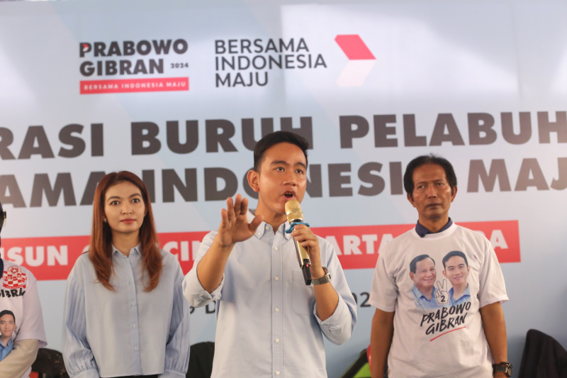 Cawapres Nomor Urut 2 Gibran Rakabuming Raka kampanye menghadiri buruh pelabuhan Deklarasi di Rusun Clincing (Ashar/SinPo.id)