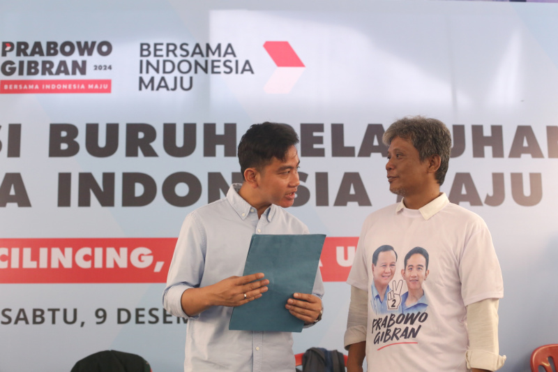 Cawapres Nomor Urut 2 Gibran Rakabuming Raka kampanye menghadiri buruh pelabuhan Deklarasi di Rusun Clincing (Ashar/SinPo.id)