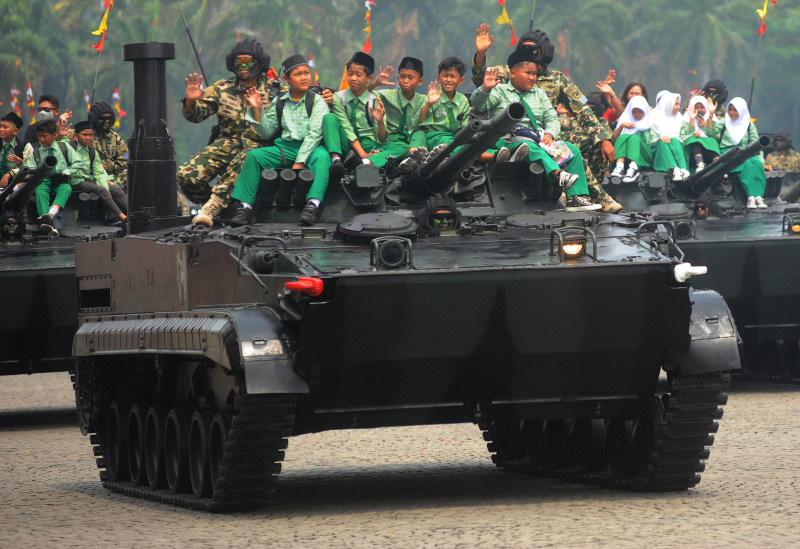 TNI menggelar gladi bersih menjelang HUT ke-79 TNI di Monas (Ashar/SinPo.id)