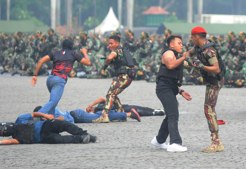 TNI menggelar gladi bersih menjelang HUT ke-79 TNI di Monas (Ashar/SinPo.id)