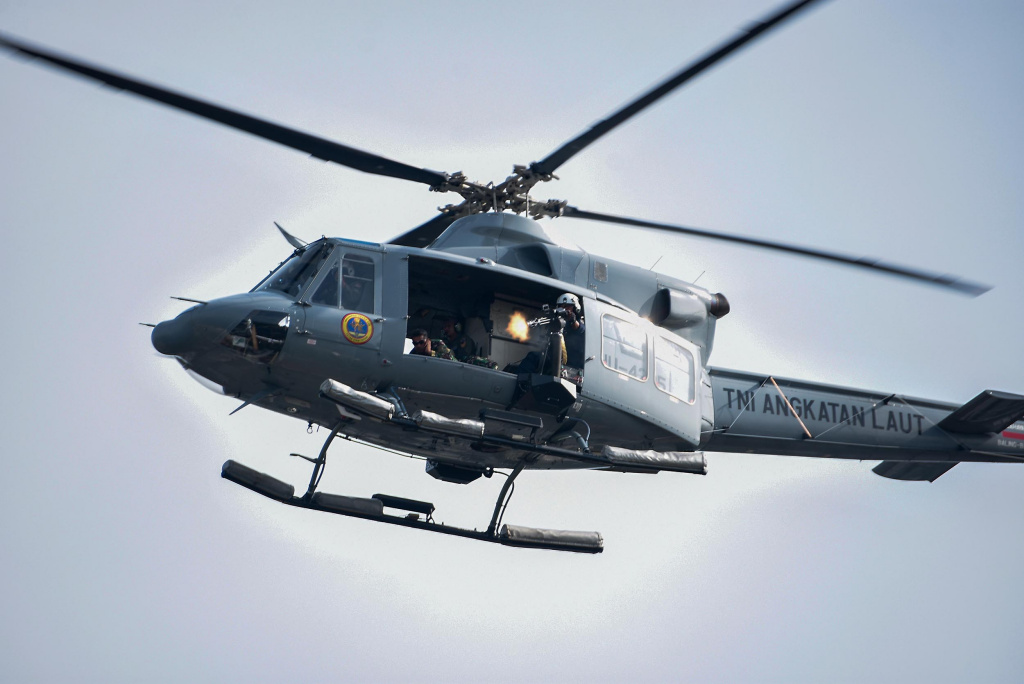 Prajurit Marinir sedang melakukan gladi bersih menjelang HUT ke-80 Marinir (Ashar/Foto:KoptuMarAinulYakin/SinPo.id)