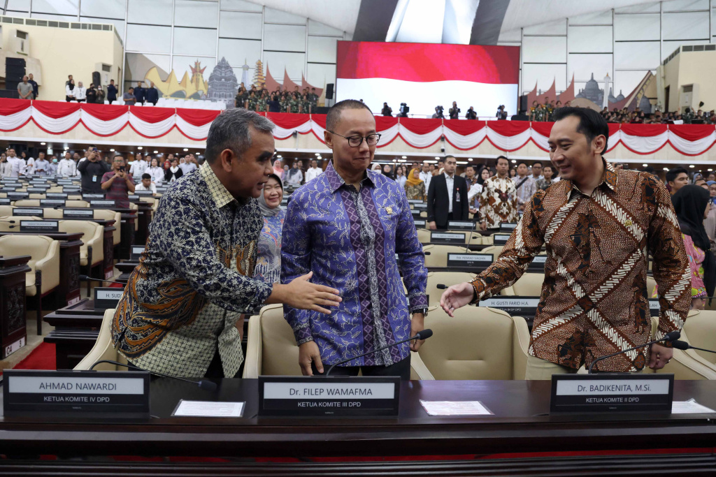 Wakil Ketua DPR Prof Sufmi Dasco Ahmad meninju gladi bersih sidang tahunan (Ashar/SinPo.id)