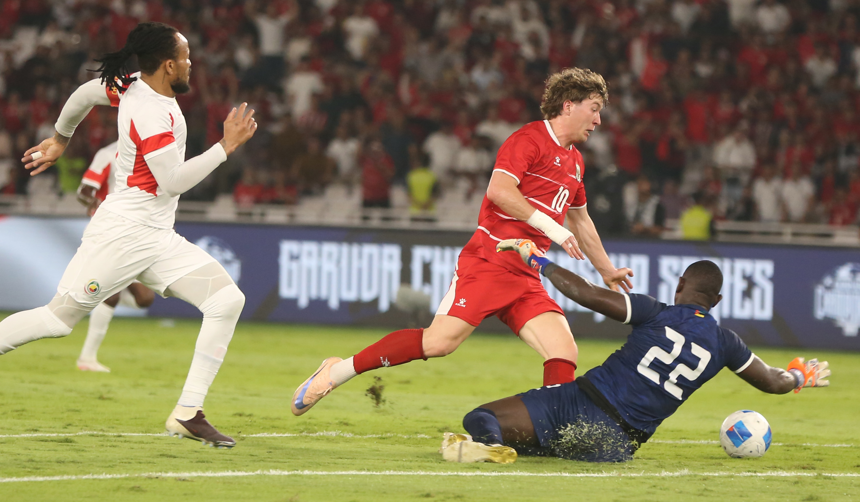Laga timnas Indonesia melawan timnas Mozambik di SUGBK. (Agus Priatna/SinPo.id)