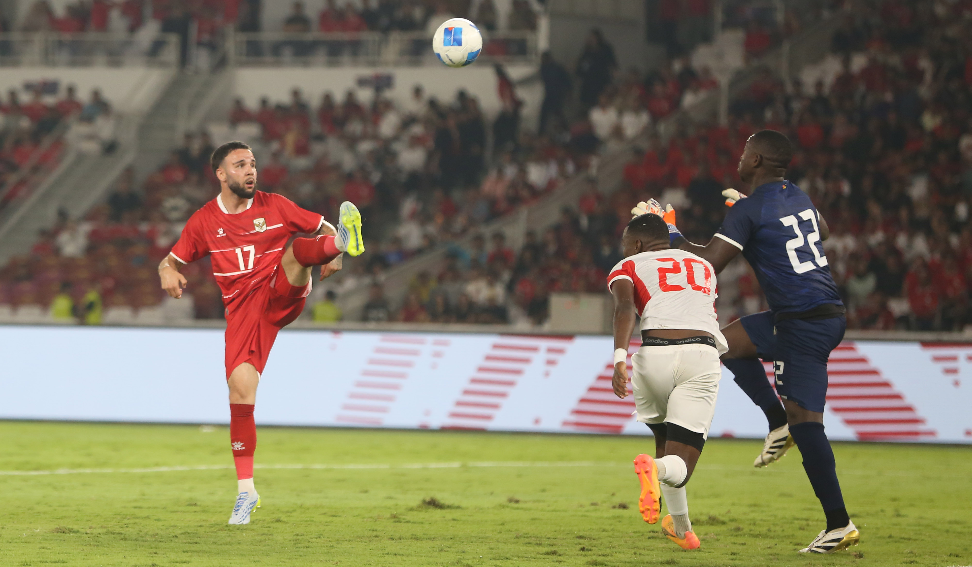 Laga timnas Indonesia melawan timnas Mozambik di SUGBK. (Agus Priatna/SinPo.id)