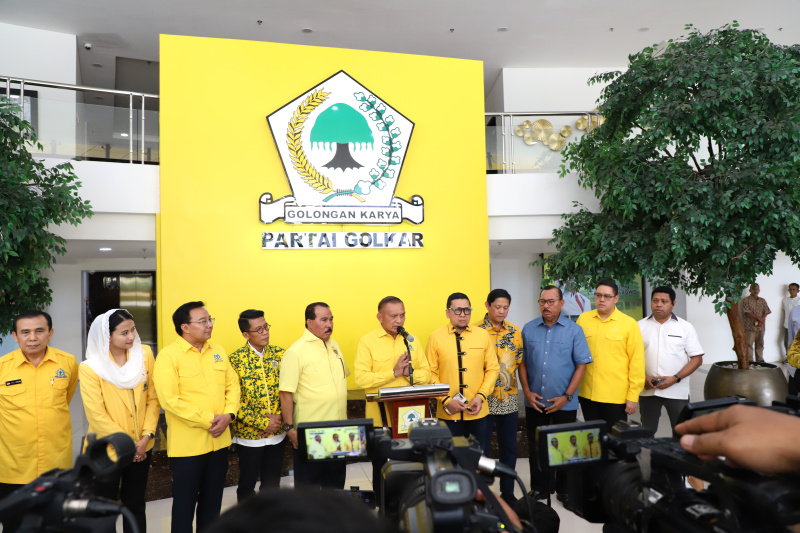 Partai Golkar gelar konfrensi pers mengumumkan beberapa calon kepala daerah nantinya untuk maju di Pilkada serentak 2024 (Ashar/SinPo.id)