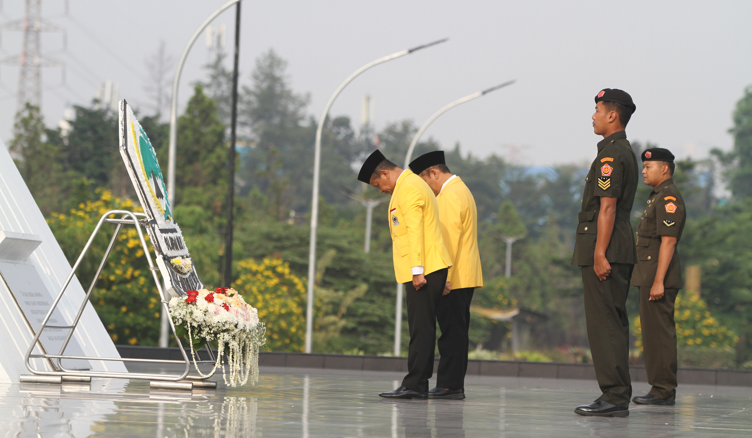 Golkar Ziarah ke TMP Kalibata. (Agus Priatna/SinPo.id)