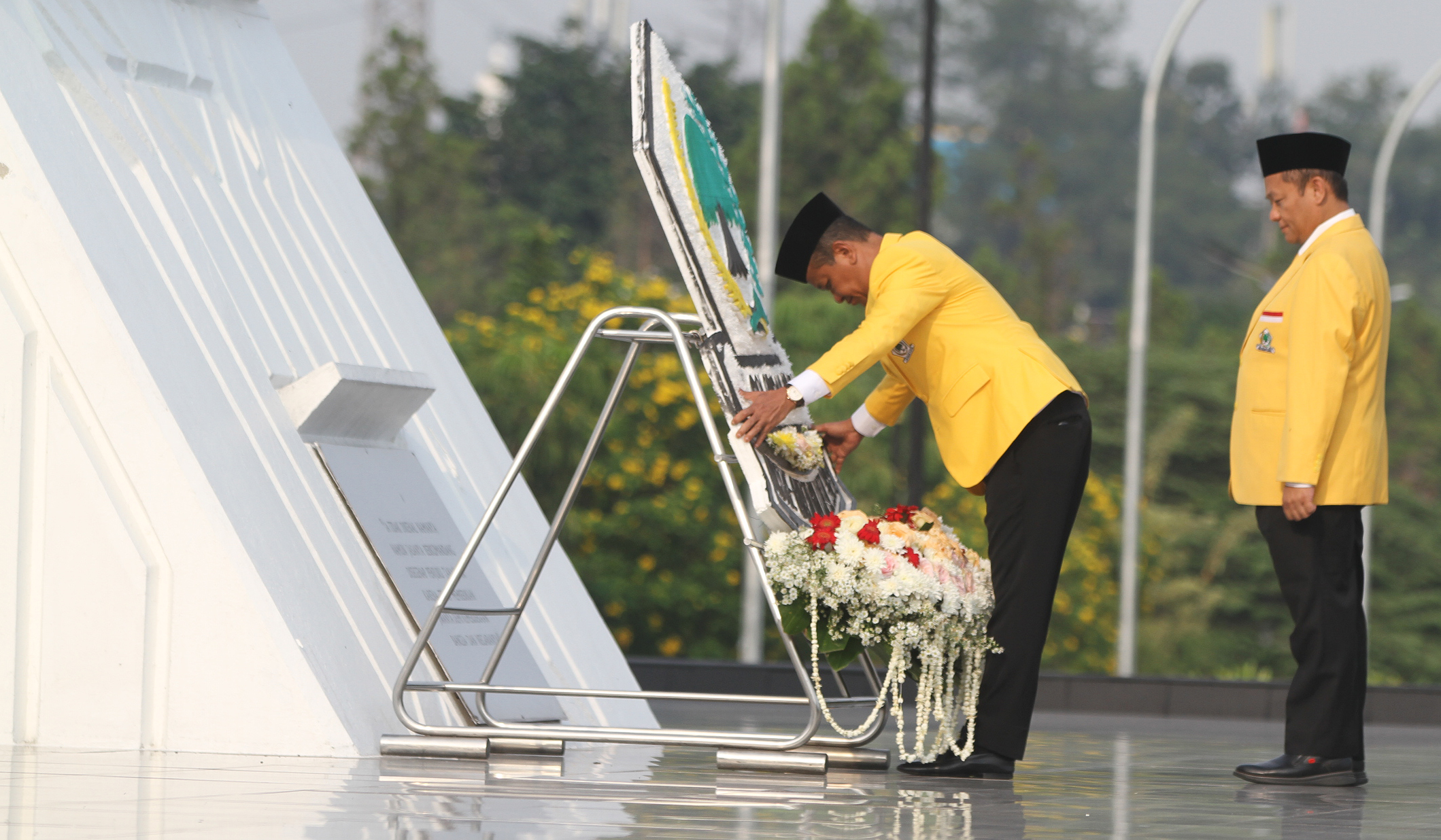 Golkar Ziarah ke TMP Kalibata. (Agus Priatna/SinPo.id)