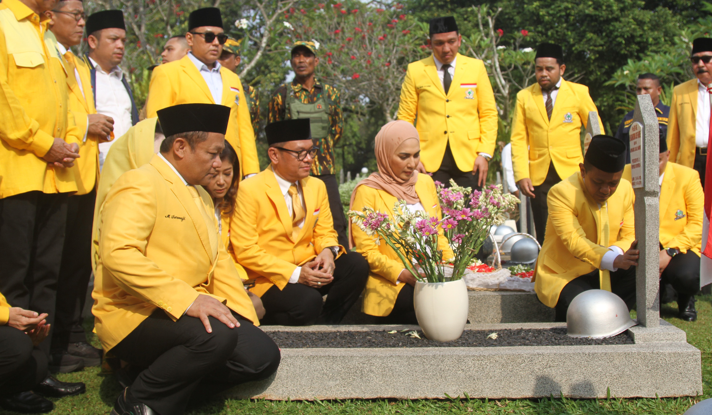 Golkar Ziarah ke TMP Kalibata. (Agus Priatna/SinPo.id)