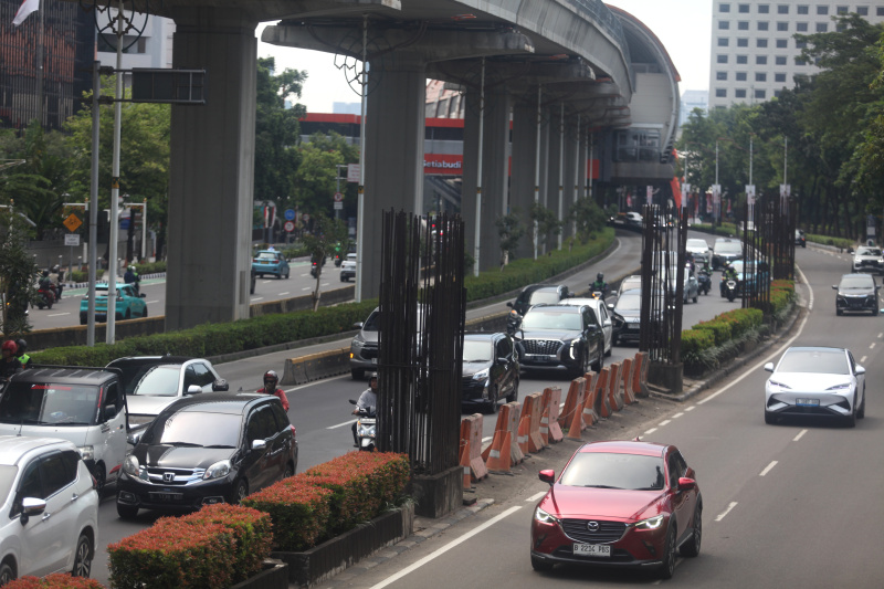 Tiang-tiang monorel yang mangkrak akan ditertibkan oleh Gubernur DKI Jakarta Pramono Anung (Ashar/SinPo.id)