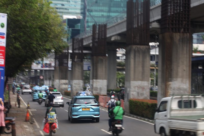 Tiang-tiang monorel yang mangkrak akan ditertibkan oleh Gubernur DKI Jakarta Pramono Anung (Ashar/SinPo.id)