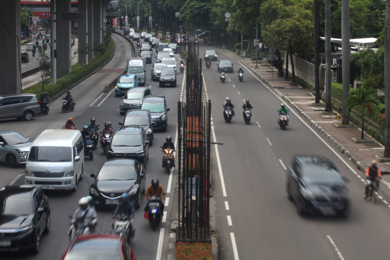 Tiang-tiang monorel yang mangkrak akan ditertibkan oleh Gubernur DKI Jakarta Pramono Anung (Ashar/SinPo.id)