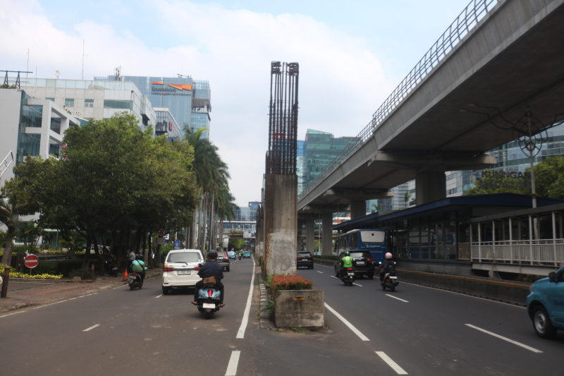 Tiang-tiang monorel yang mangkrak akan ditertibkan oleh Gubernur DKI Jakarta Pramono Anung (Ashar/SinPo.id)