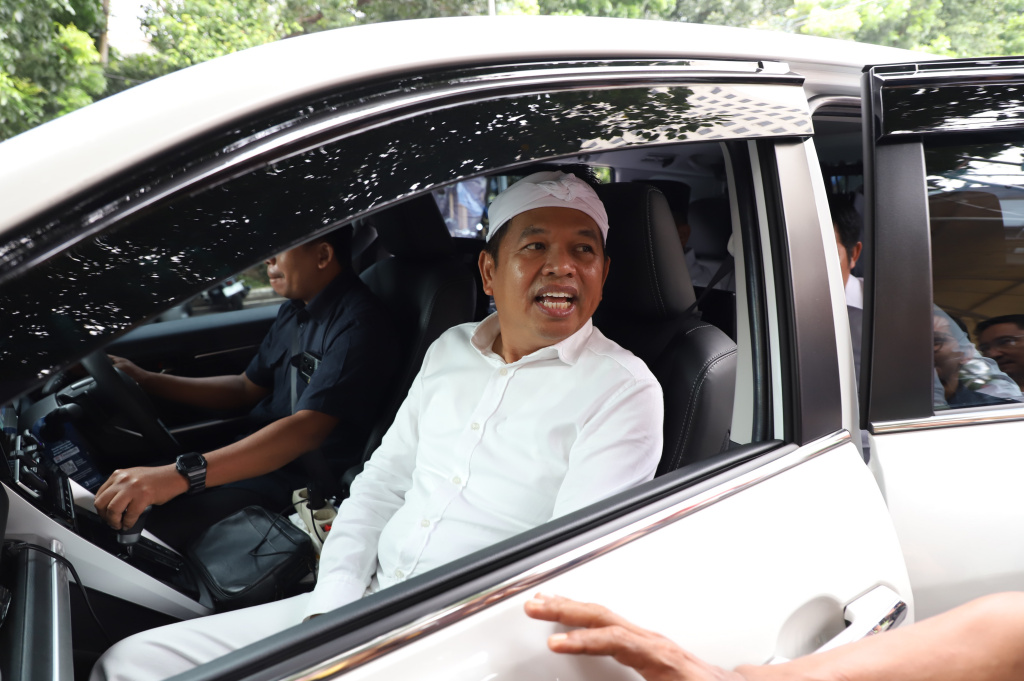 Gubernur Jabar Dedi Mulyadi (KDM) mengunjungi Gedung Merah Putih KPK untuk melakukan audiensi dengan KPK membahas pencegahan dan penyelematan aset negara khususnya Jawa Barat (Ashar/SinPo.id)