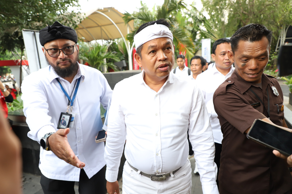 Gubernur Jabar Dedi Mulyadi (KDM) mengunjungi Gedung Merah Putih KPK untuk melakukan audiensi dengan KPK membahas pencegahan dan penyelematan aset negara khususnya Jawa Barat (Ashar/SinPo.id)