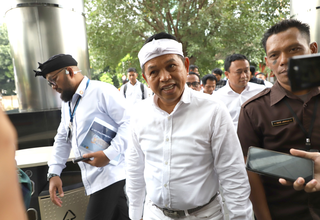 Gubernur Jabar Dedi Mulyadi (KDM) mengunjungi Gedung Merah Putih KPK untuk melakukan audiensi dengan KPK membahas pencegahan dan penyelematan aset negara khususnya Jawa Barat (Ashar/SinPo.id)