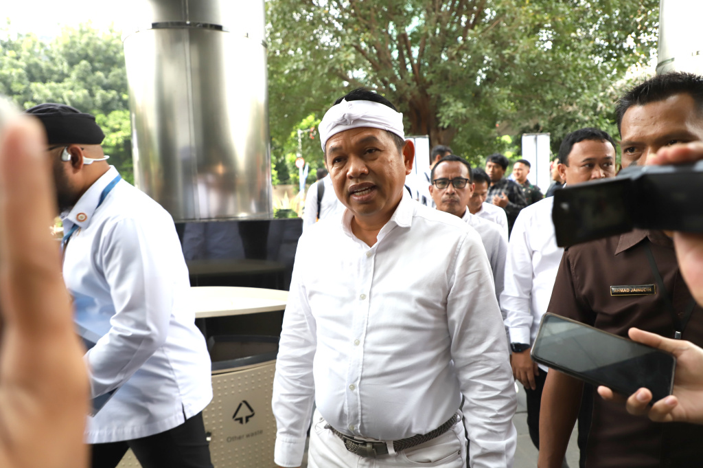 Gubernur Jabar Dedi Mulyadi (KDM) mengunjungi Gedung Merah Putih KPK untuk melakukan audiensi dengan KPK membahas pencegahan dan penyelematan aset negara khususnya Jawa Barat (Ashar/SinPo.id)