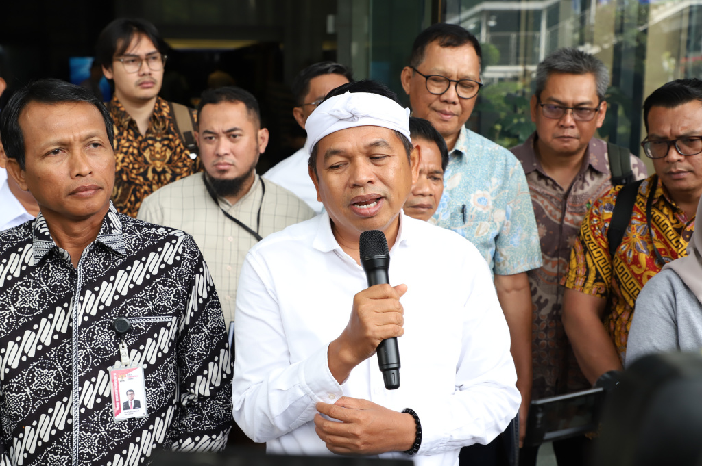 Gubernur Jabar Dedi Mulyadi (KDM) mengunjungi Gedung Merah Putih KPK untuk melakukan audiensi dengan KPK membahas pencegahan dan penyelematan aset negara khususnya Jawa Barat (Ashar/SinPo.id)