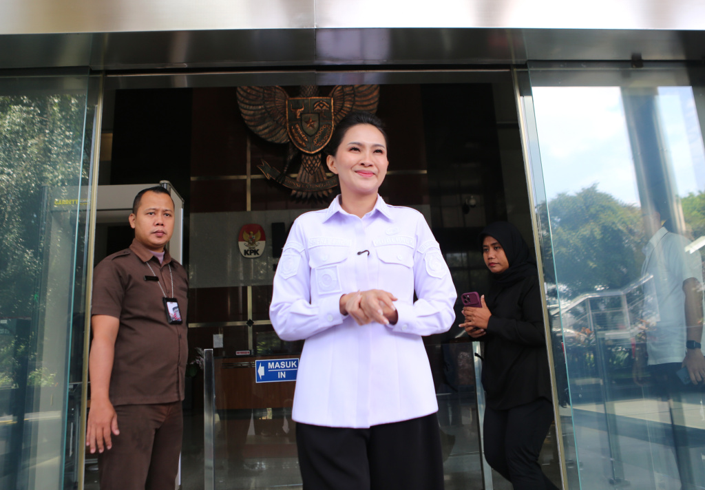 Gubernur Maluku Utara Sherly Tjoanda mendatangi Gedung KPK untuk bersinergi untuk pencegahan korupsi di Malut (Ashar/SinPo.id)