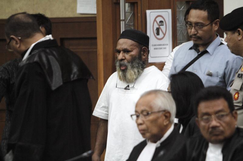 Mantan Gubernur Papua Lukas Enembe dituntut dengan hukuman penjara 10,6 tahun terkait kasus Gratifikasi 46 miliar (Ashar/SinPo.id)