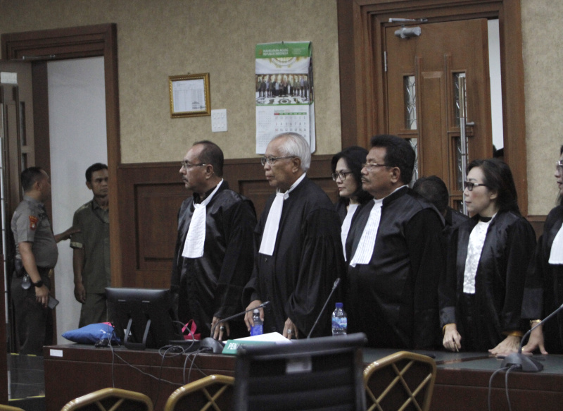 Mantan Gubernur Papua Lukas Enembe dituntut dengan hukuman penjara 10,6 tahun terkait kasus Gratifikasi 46 miliar (Ashar/SinPo.id)