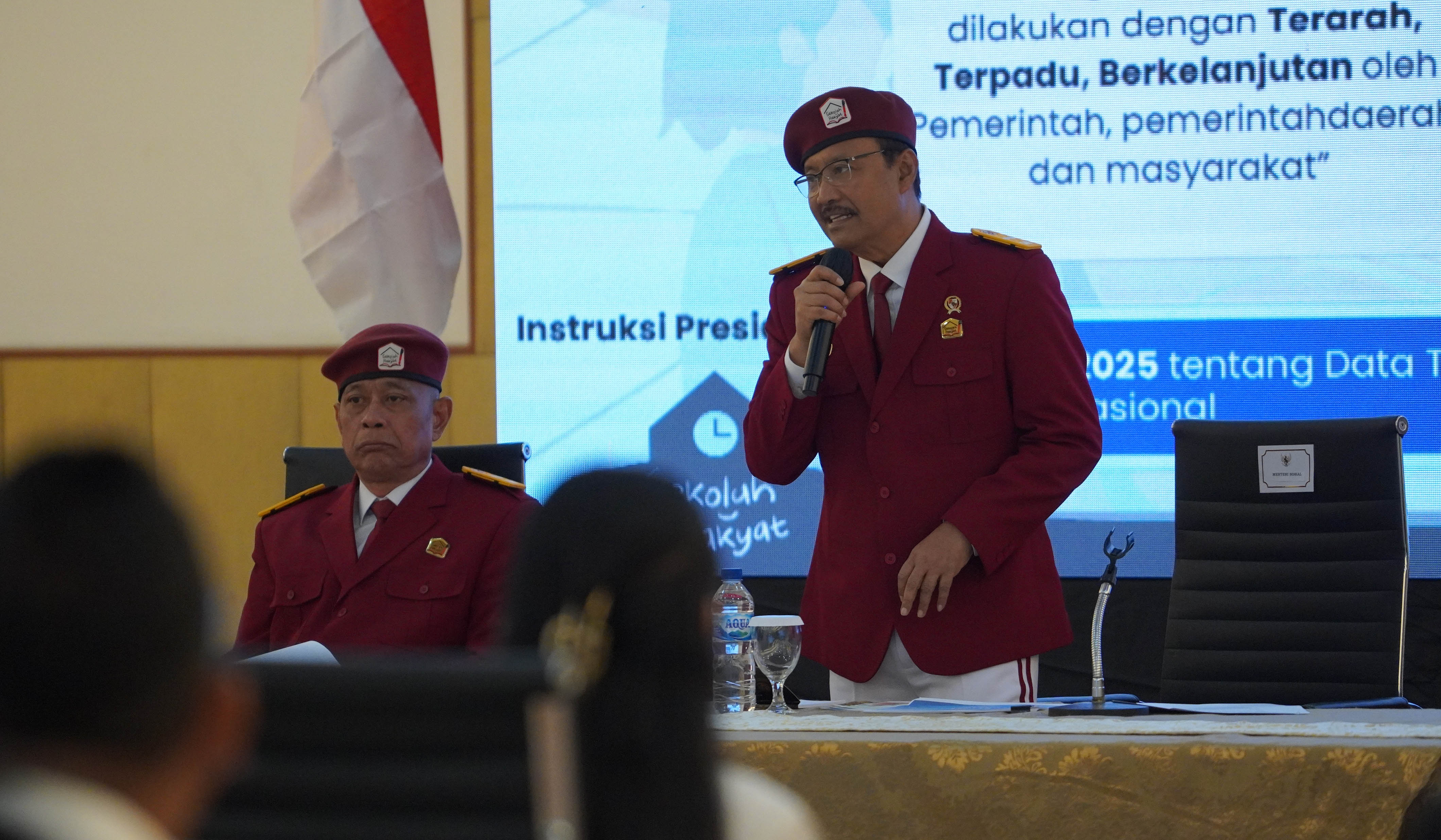 Mensos beri pembekalan Kepsek dan guru Sekolah Rakyat. (Agus Priatna/SinPo.id)