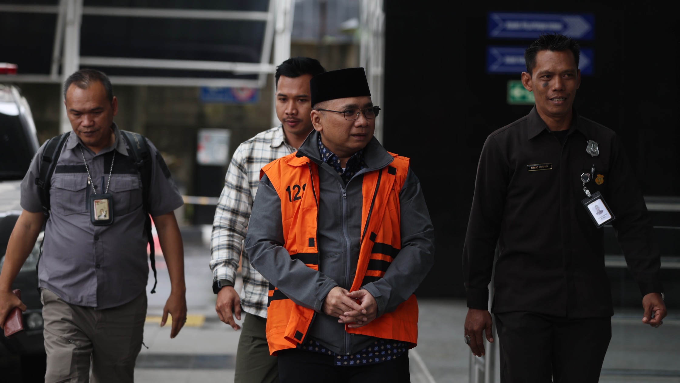 Gus Yaqut tiba di KPK. (Agus Priatna/SinPo.id)