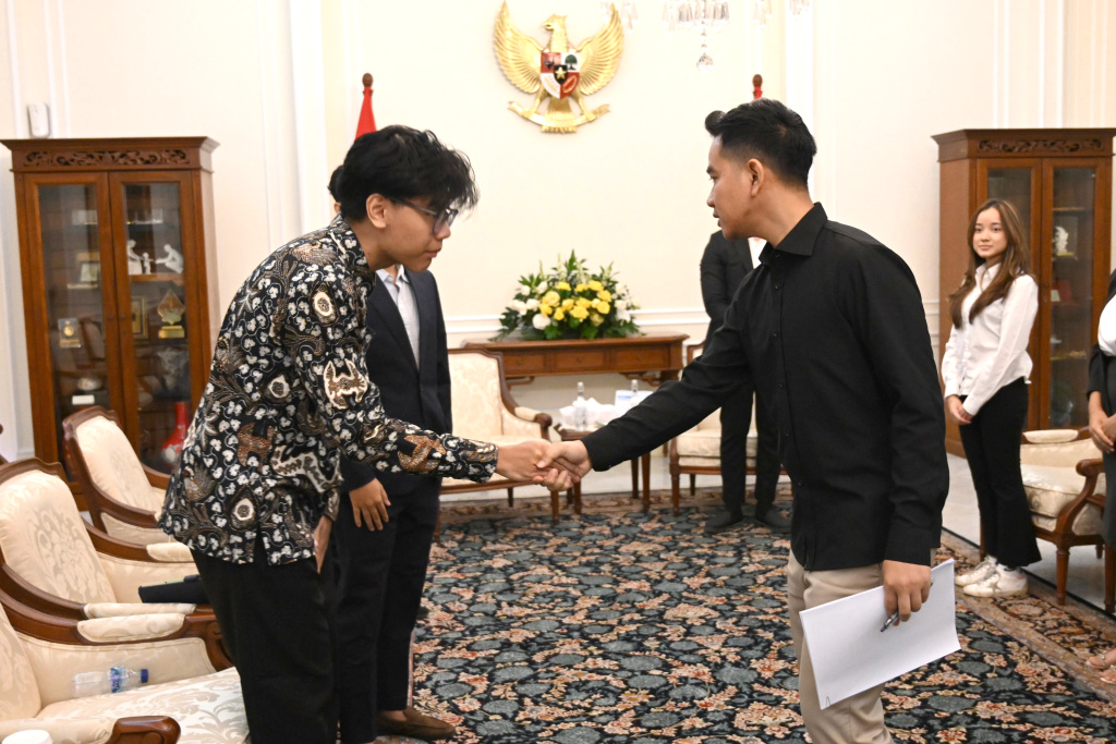 Wapres Gibran Rakabuming menerima audiensi dari Merapi National Economic Forum membahas perkembangan AI yang Inklusif (Ashar/Foto: Setwapres/SinPo.id)