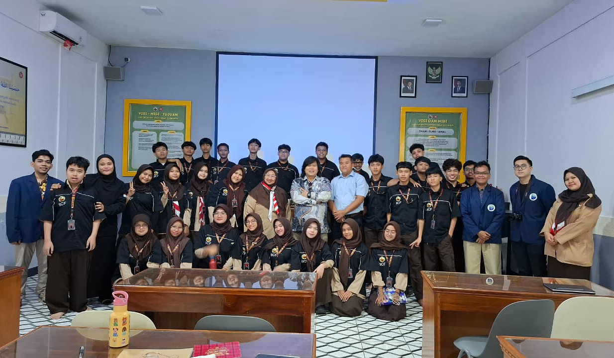 Pelatihan kreasi konten bagi pelajar.