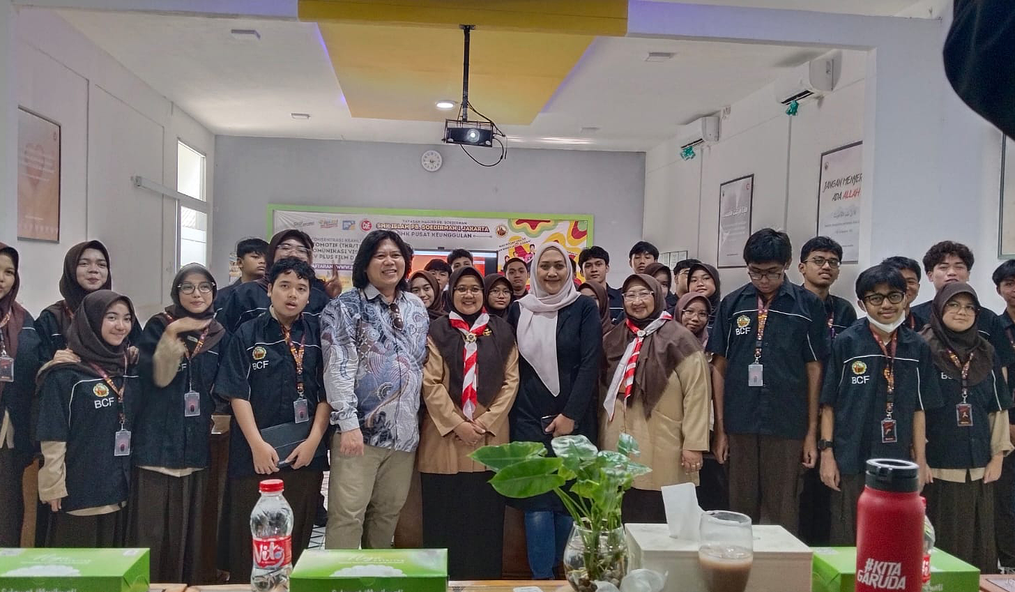 Pelatihan kreasi konten bagi pelajar.