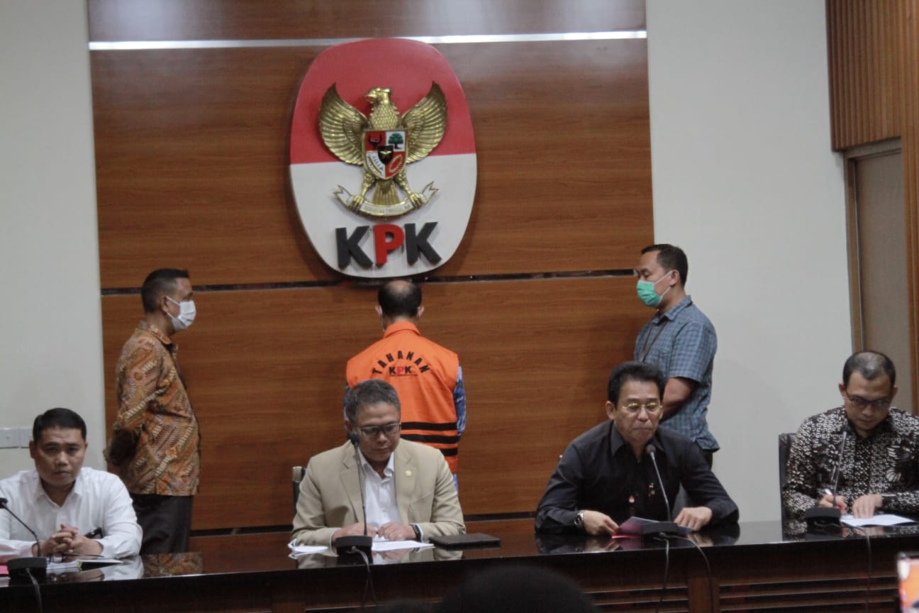 Hakim Agung Gazalba Saleh resmi ditahan KPK  terkait kasus suap perkara penanganan di lingkungan Mahkamah Agung (Ashar/SinPo.id)