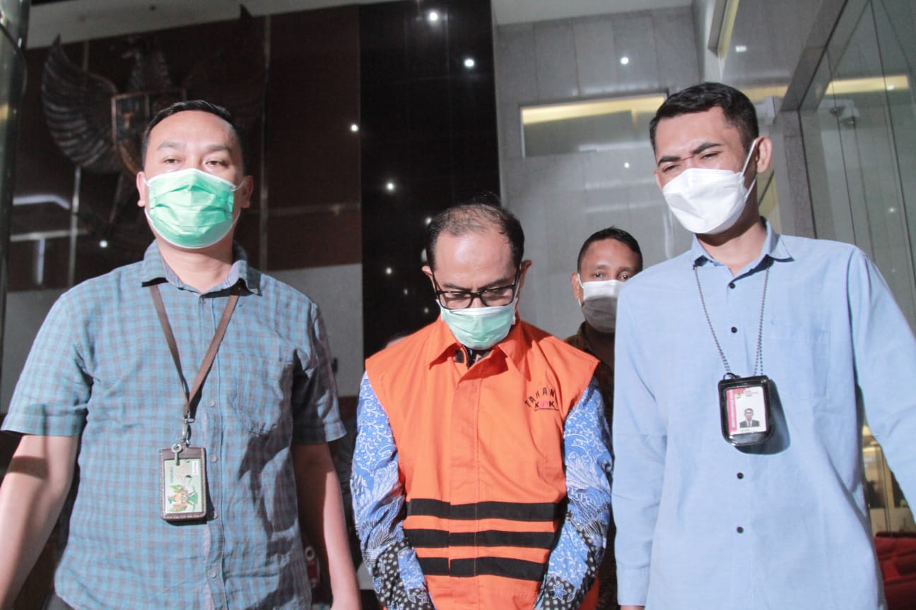 Hakim Agung Gazalba Saleh resmi ditahan KPK  terkait kasus suap perkara penanganan di lingkungan Mahkamah Agung (Ashar/SinPo.id)