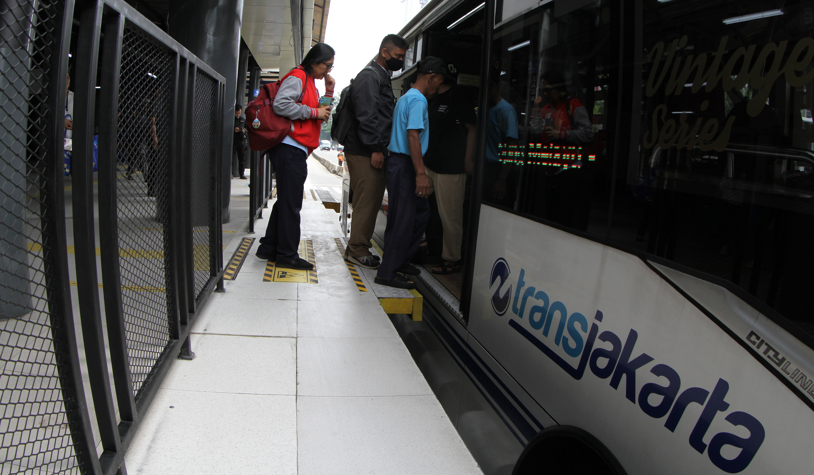 Suasana Halte Jaga Jakarta. (Agus Priatna/SinPo.id)