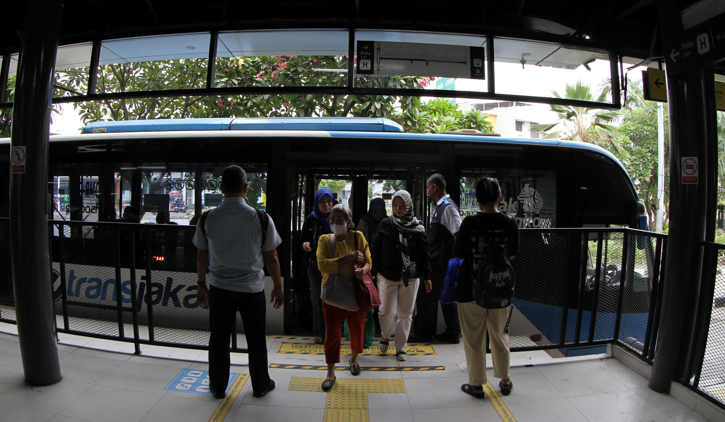 Suasana Halte Jaga Jakarta. (Agus Priatna/SinPo.id)