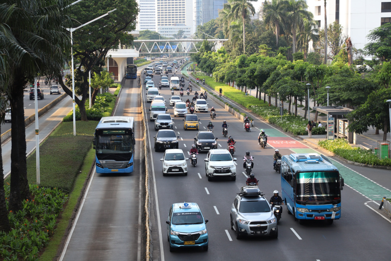 Hari pertama masuk kerja Jakarta mulai macet dan padat pasca libur Lebaran (Ashar/SinPo.id)